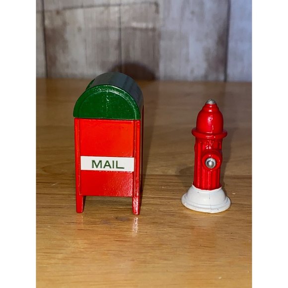 Department 56 Fire Hydrant and Mail Box Heritage Village Dickens Snow Village - Picture 2 of 5